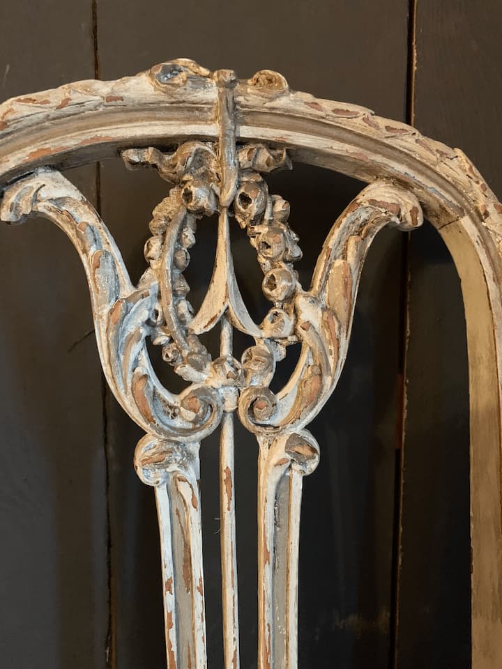 Chaise romantique de style Louis xvi