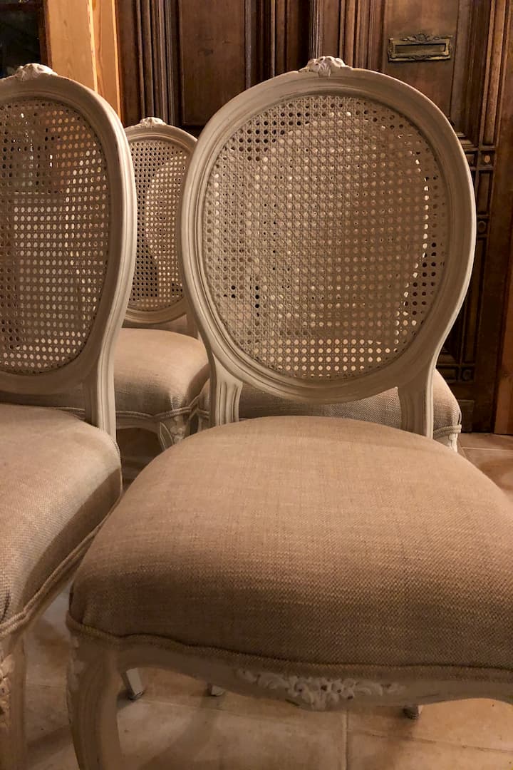 Chaise medaillon en cannage
