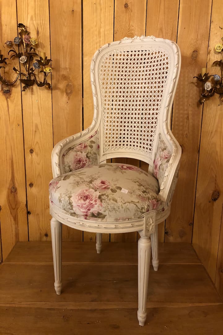 Petit fauteuil romantique fleuri
