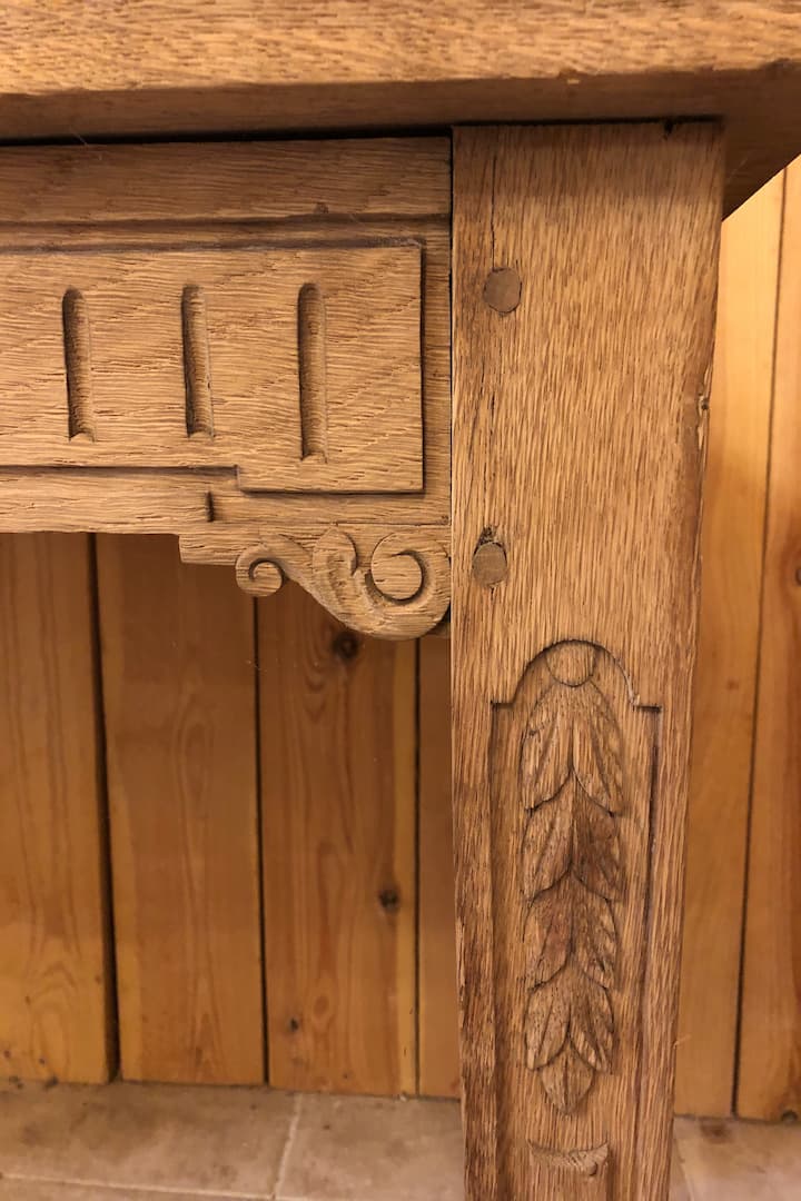 Table en chene en bois brut style Louis xvi