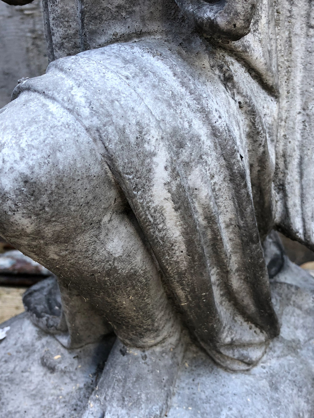 Statue ange en pierres reconstituées petit modèle