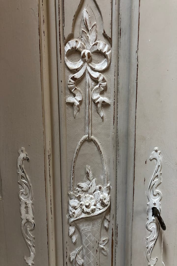 Armoire de style Louis xvi