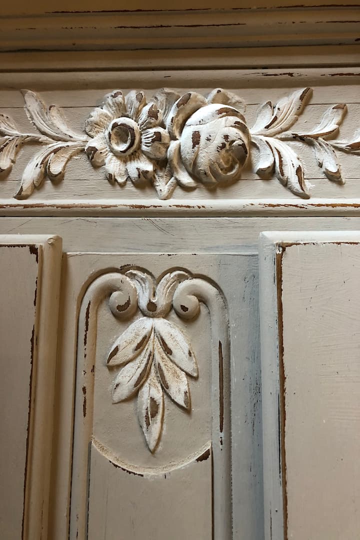 Armoire de style Louis xvi