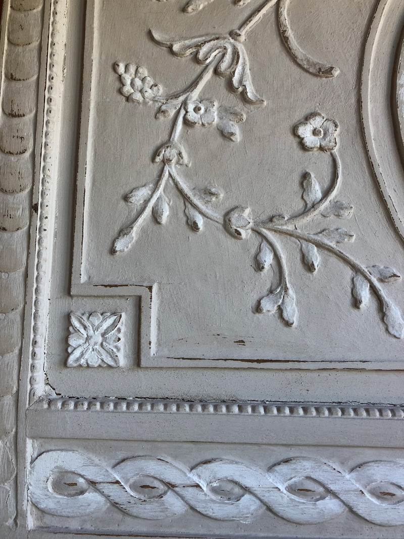 Décor en bois sculpté style Louis xvi