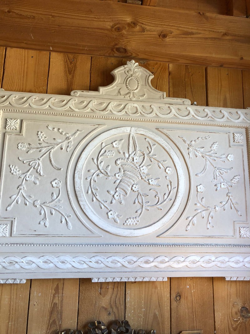 Décor en bois sculpté style Louis xvi