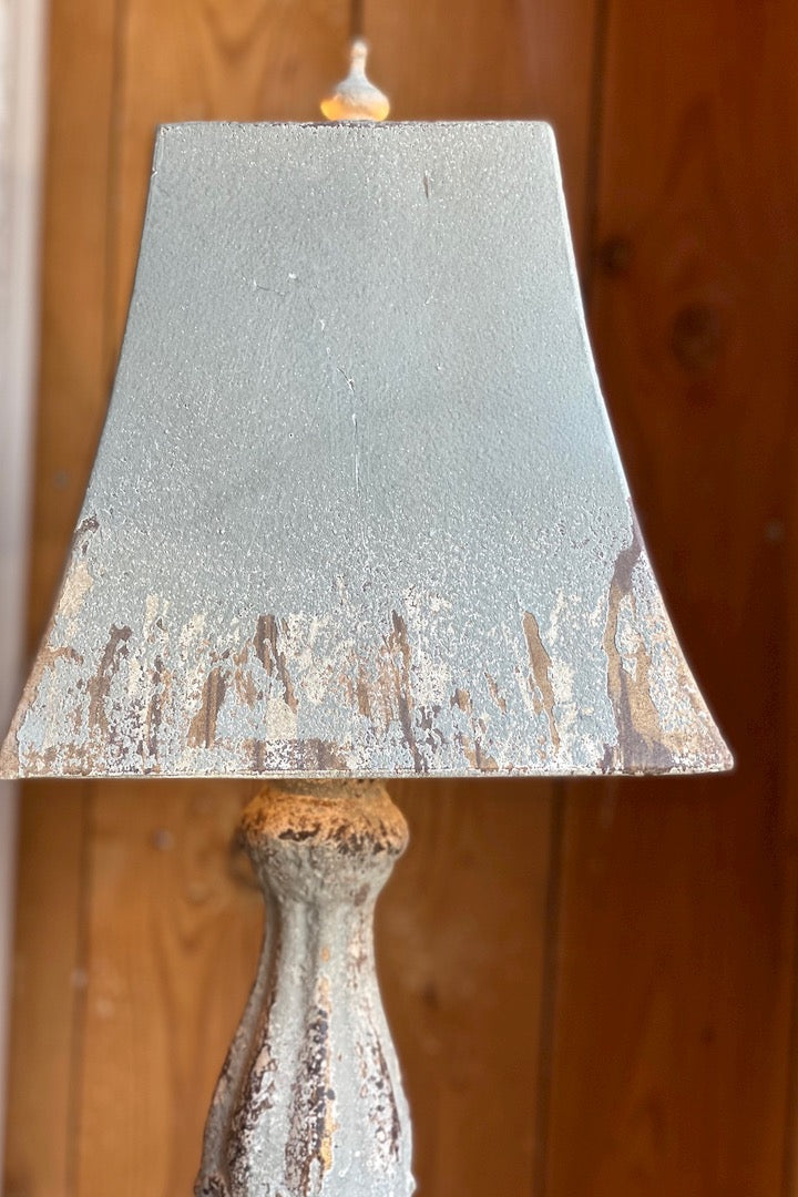 Lampe belle patine grise
