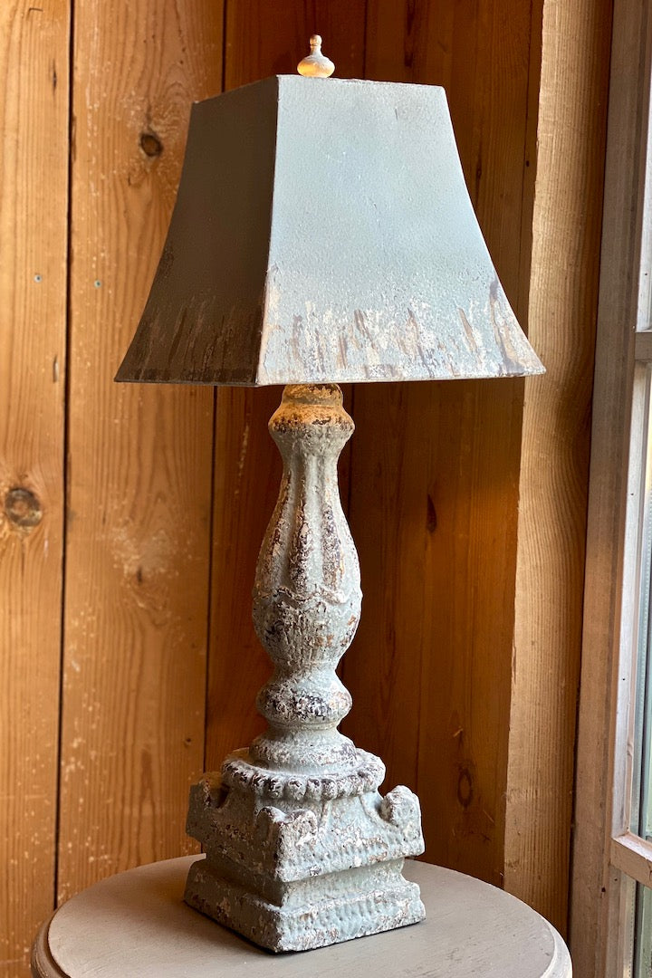 Lampe belle patine grise