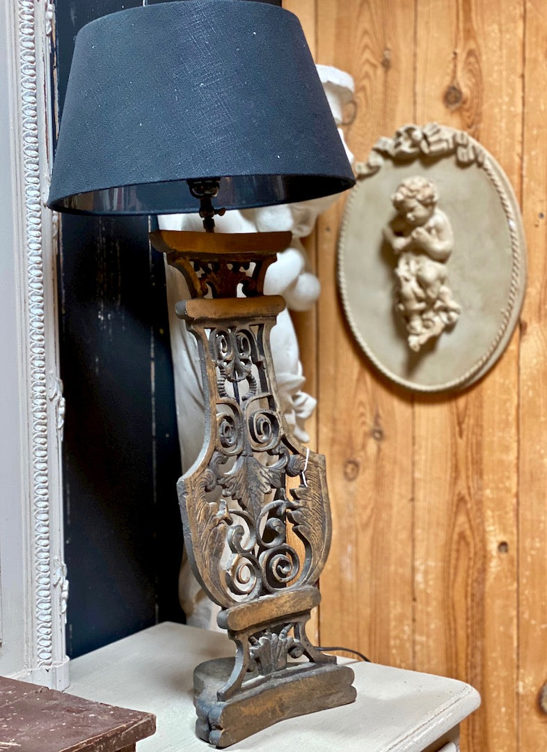 Paire de lampes en fonte