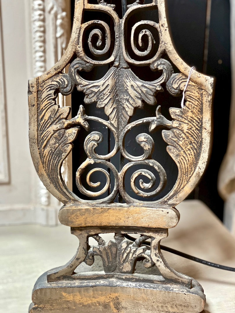 Paire de lampes en fonte