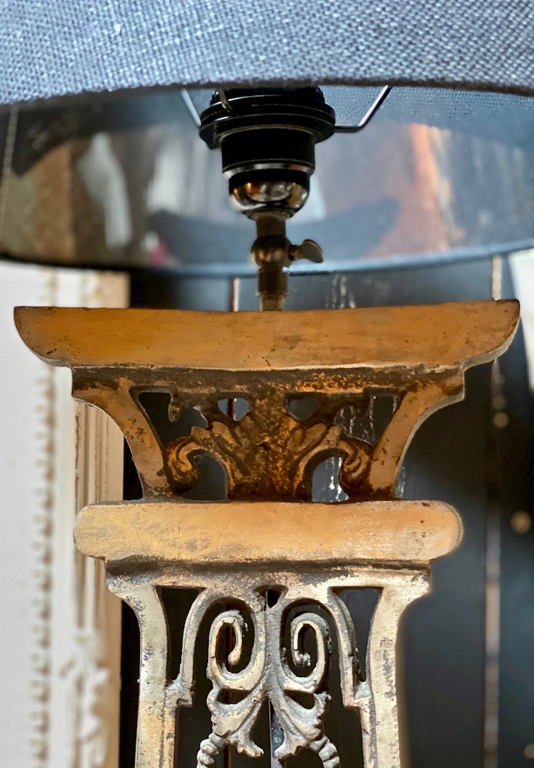 Paire de lampes en fonte