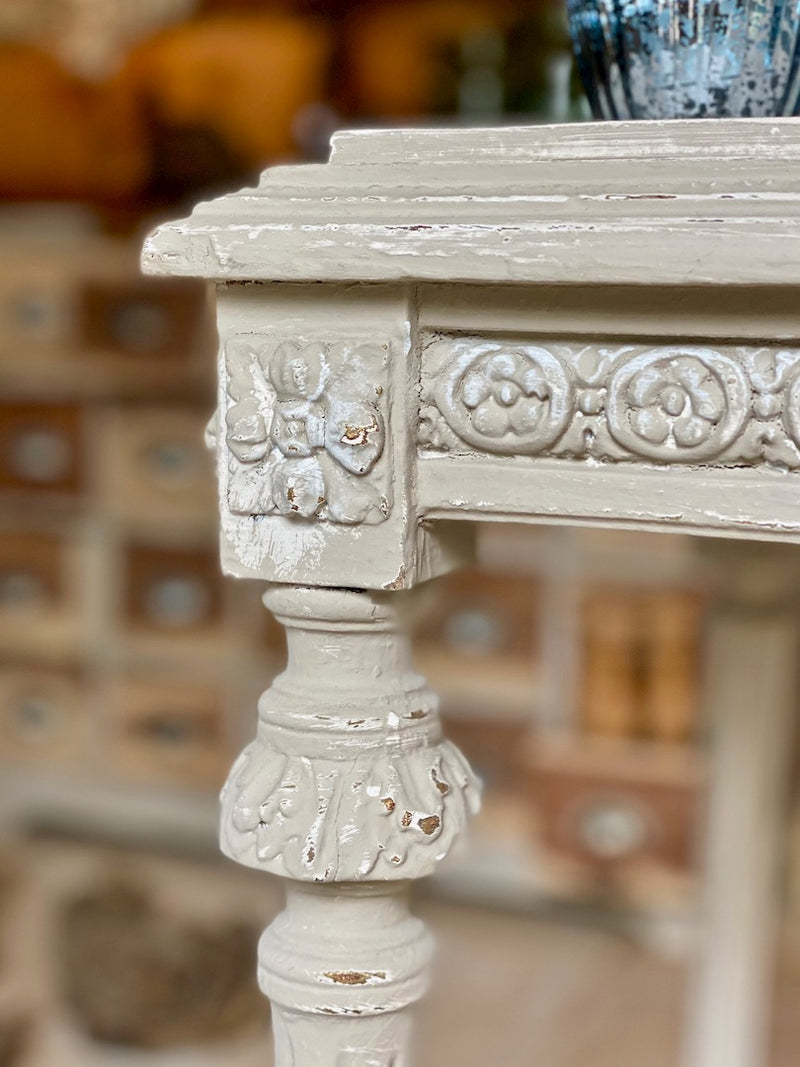 Petite table patinée style Louis XVI
