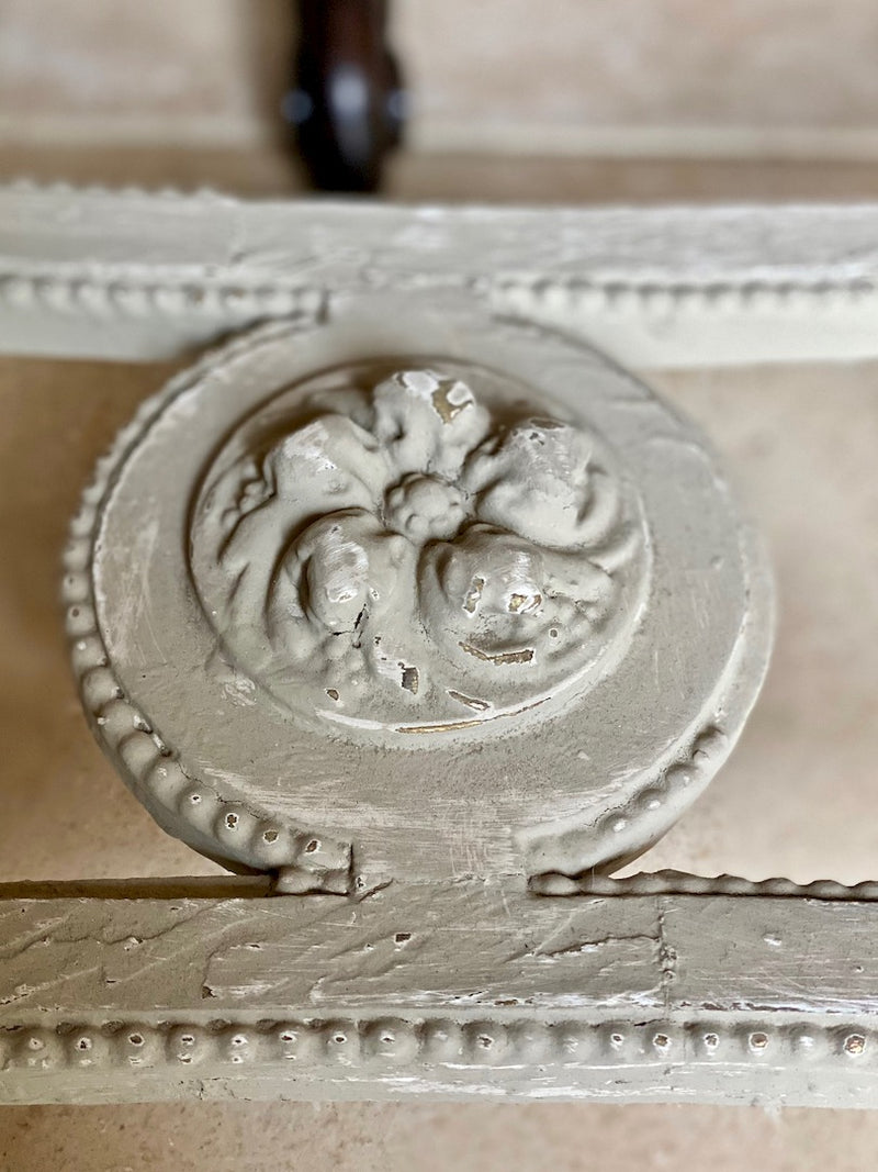 Petite table patinée style Louis XVI