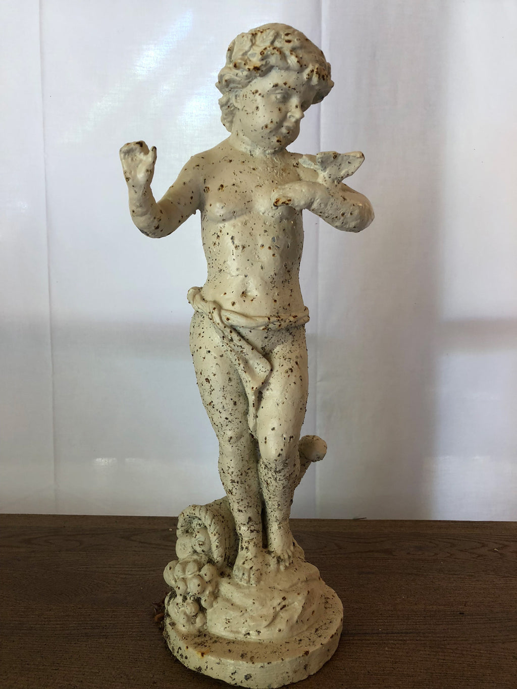 Statue ange en fonte et peinture beige