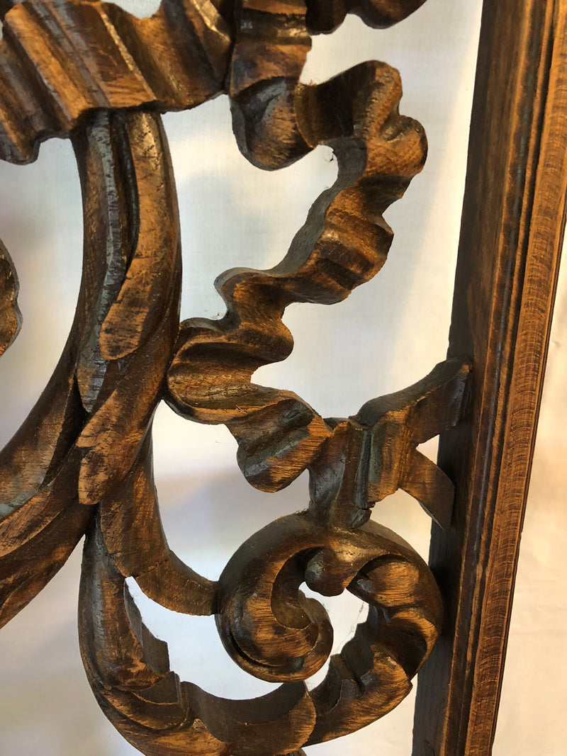 Tête de lit ou décor en bois sculpté patiné